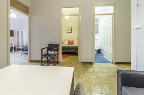 Friendly double bedroom in a 5-bedroom apartment, in the L’eixample - Gallery - 9