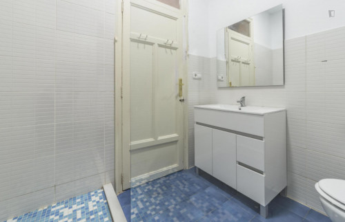 Friendly double bedroom in a 5-bedroom apartment, in the L’eixample - Gallery - 15