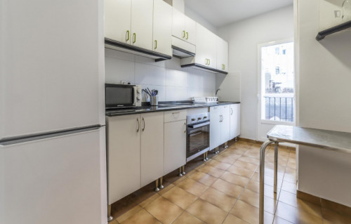 Friendly double bedroom in a 5-bedroom apartment, in the L’eixample - Gallery - 10