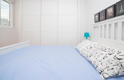 Snug double bedroom in L’Eixample, central Valencia