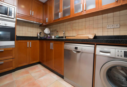 Snug double bedroom in L’Eixample, central Valencia