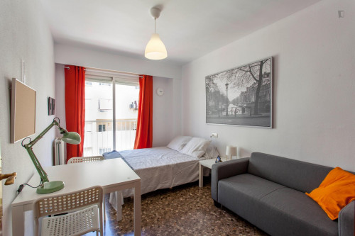 Fantastic double bedroom in a 5-bedroom apartment  - Gallery -  1