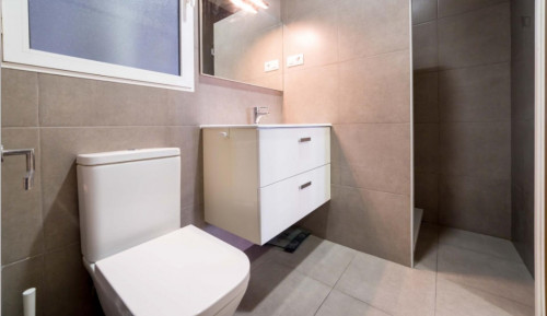 Bright double bedroom with balcony in proximity to the Estació del Nord train station - Gallery - 8