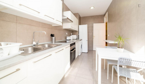 Bright double bedroom with balcony in proximity to the Estació del Nord train station - Gallery - 6