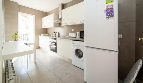 Bright double bedroom with balcony in proximity to the Estació del Nord train station - Gallery - 5