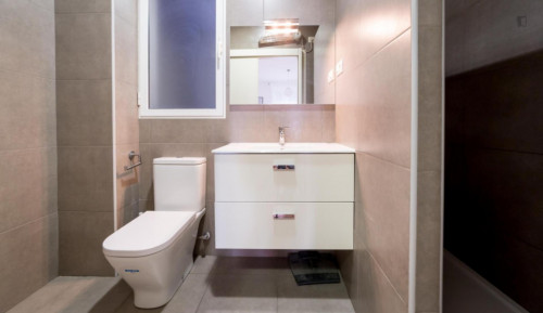 Bright double bedroom with balcony in proximity to the Estació del Nord train station - Gallery - 7