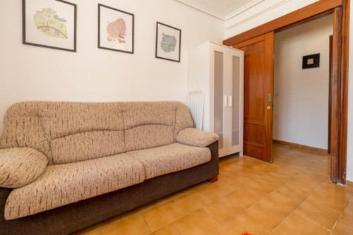 Lovely double bedroom in a 4-bedroom apartment, in El Pla del Real