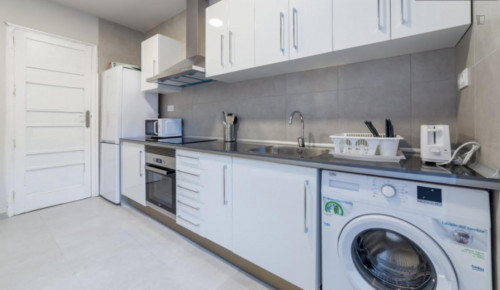 Inviting double bedroom with an ensuite bathroom, in L'Eixample
