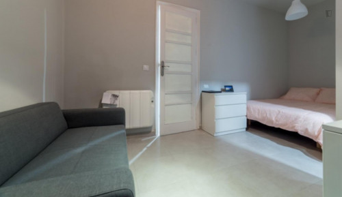 Inviting double bedroom with an ensuite bathroom, in L'Eixample