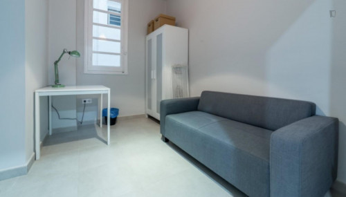 Inviting double bedroom with an ensuite bathroom, in L'Eixample