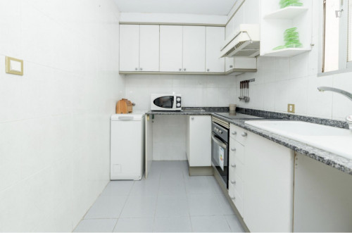 Cool looking double bedroom in Algirós