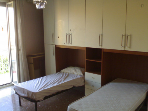 Bed in nice twin bedroom near Villa Doria Pamphili