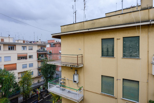 Bed in nice twin bedroom near Villa Doria Pamphili