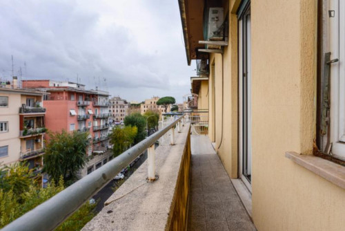 Bed in a twin bedroom, in Gianicolense