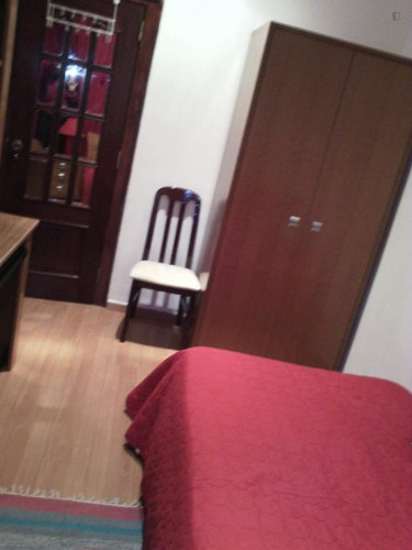 Single bedroom, with balcony, in 3-bedroom apartment