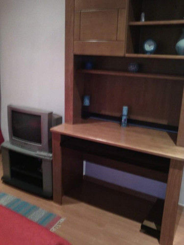 Single bedroom, with balcony, in 3-bedroom apartment