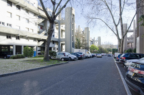 Twin bedroom in a pleasant 3-bedroom flat in Telheiras - Gallery - 2