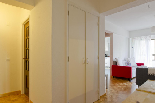 Twin bedroom in a pleasant 3-bedroom flat in Telheiras - Gallery - 19