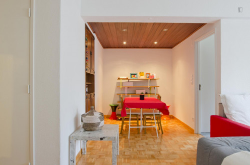 Twin bedroom in a pleasant 3-bedroom flat in Telheiras - Gallery - 18