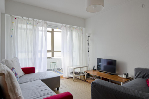Twin bedroom in a pleasant 3-bedroom flat in Telheiras - Gallery - 24