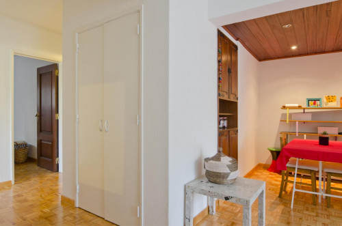 Twin bedroom in a pleasant 3-bedroom flat in Telheiras - Gallery - 17