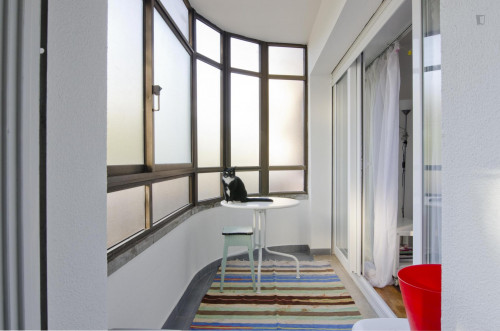 Twin bedroom in a pleasant 3-bedroom flat in Telheiras - Gallery - 16
