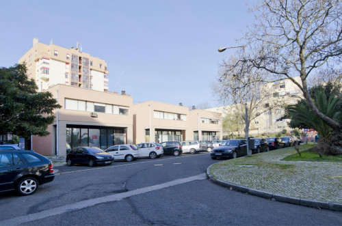 Twin bedroom in a pleasant 3-bedroom flat in Telheiras - Gallery - 3