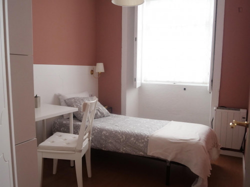 Very nice bedroom in Porto center  - Gallery -  1