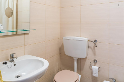 Well-located double bedroom near the Marquês metro station - Gallery - 10