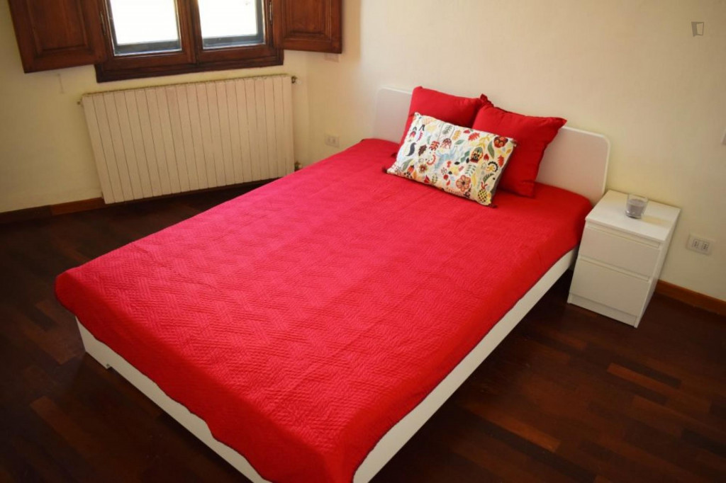 Awesome double bedroom in a 4-bedroom apartment near Firenze Porta al Prato train station