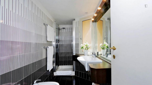Charming 1-bedroom apartment near Cavour metro station - Gallery - 15