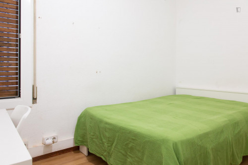 Double bedroom with a charming vibe for a student, in the Vila de Gràcia