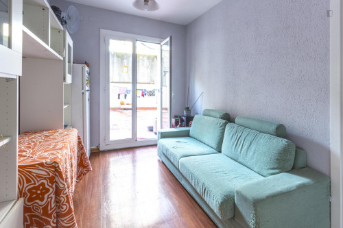 Double bedroom with a charming vibe for a student, in the Vila de Gràcia