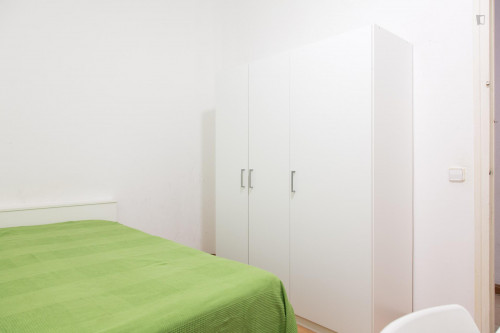 Double bedroom with a charming vibe for a student, in the Vila de Gràcia