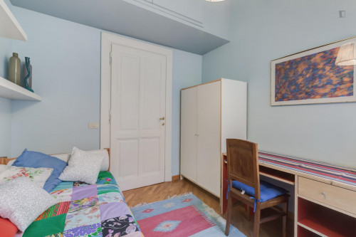 Cute single bedroom in a 4-bedroom flat near the centre  - Gallery -  3