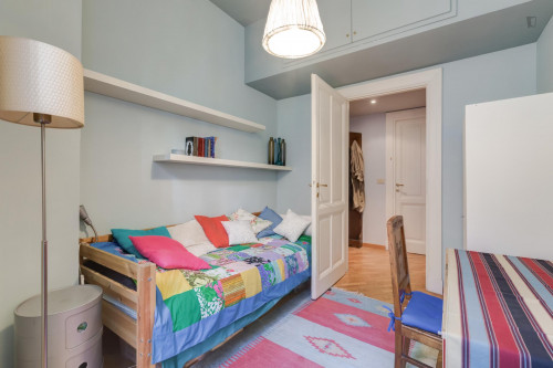 Cute single bedroom in a 4-bedroom flat near the centre  - Gallery -  2