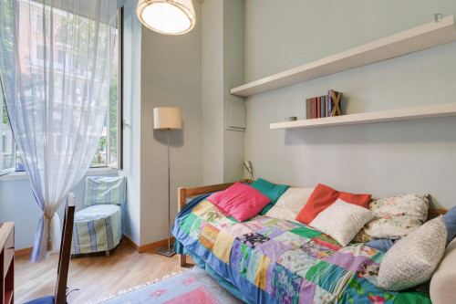 Cute single bedroom in a 4-bedroom flat near the centre  - Gallery -  1