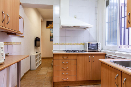 Single bedroom in huge 9-bedroom apartment near Plaza Tirso de Molina - Gallery - 6