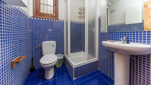 Single bedroom in a grand 8-bedroom flat in Embajadores - Gallery - 12