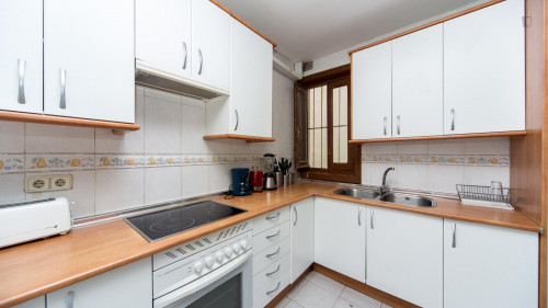 Single bedroom in a grand 8-bedroom flat in Embajadores - Gallery - 5