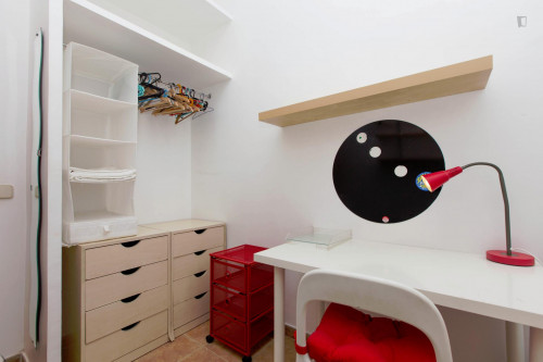 Cool single bedroom in huge 9-bedroom apartment near Plaza Tirso de Molina  - Gallery -  1