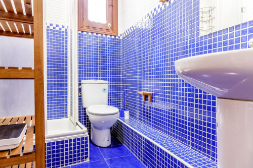 Bedroom with a lofted single bed, in lively Embajadores