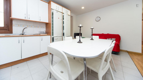 Single bedroom with a nice balcony view in vibrant Embajadores - Gallery - 6