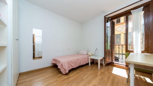 Single bedroom with a nice balcony view in vibrant Embajadores