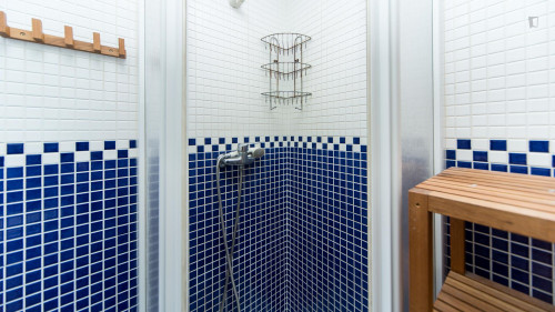 Single bedroom with a nice balcony view in vibrant Embajadores - Gallery - 11