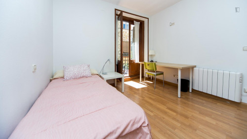 Single Bedroom With A Nice Balcony View In Vibrant Embajadores - 1