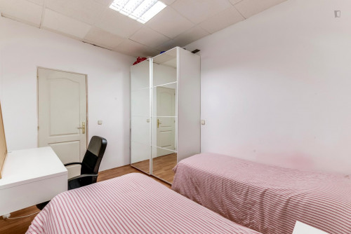 Cosy twin bedroom close to Argüelles metro station  - Gallery -  3