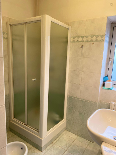 Cosy single room well connected to city centre - Gallery - 9