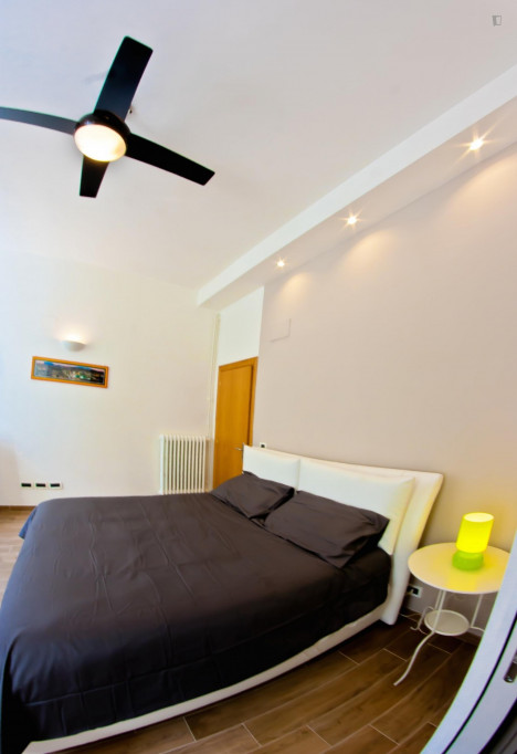 Decent double bedroom close to Roma Tuscolana Rail station