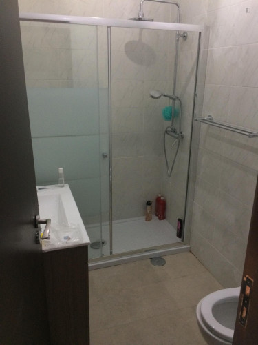 Sunny double bed near Polo University section, metro and bus transportation - Gallery - 11